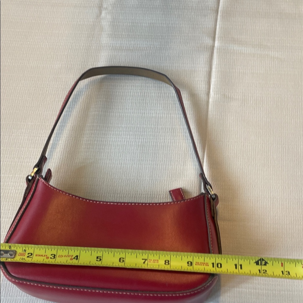 Classic Red Leather Shoulder Bag - Picture 3 of 11